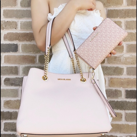 Michael Kors Handbags - Bundle💕NWT Michael Kor Handbag &Wristlet